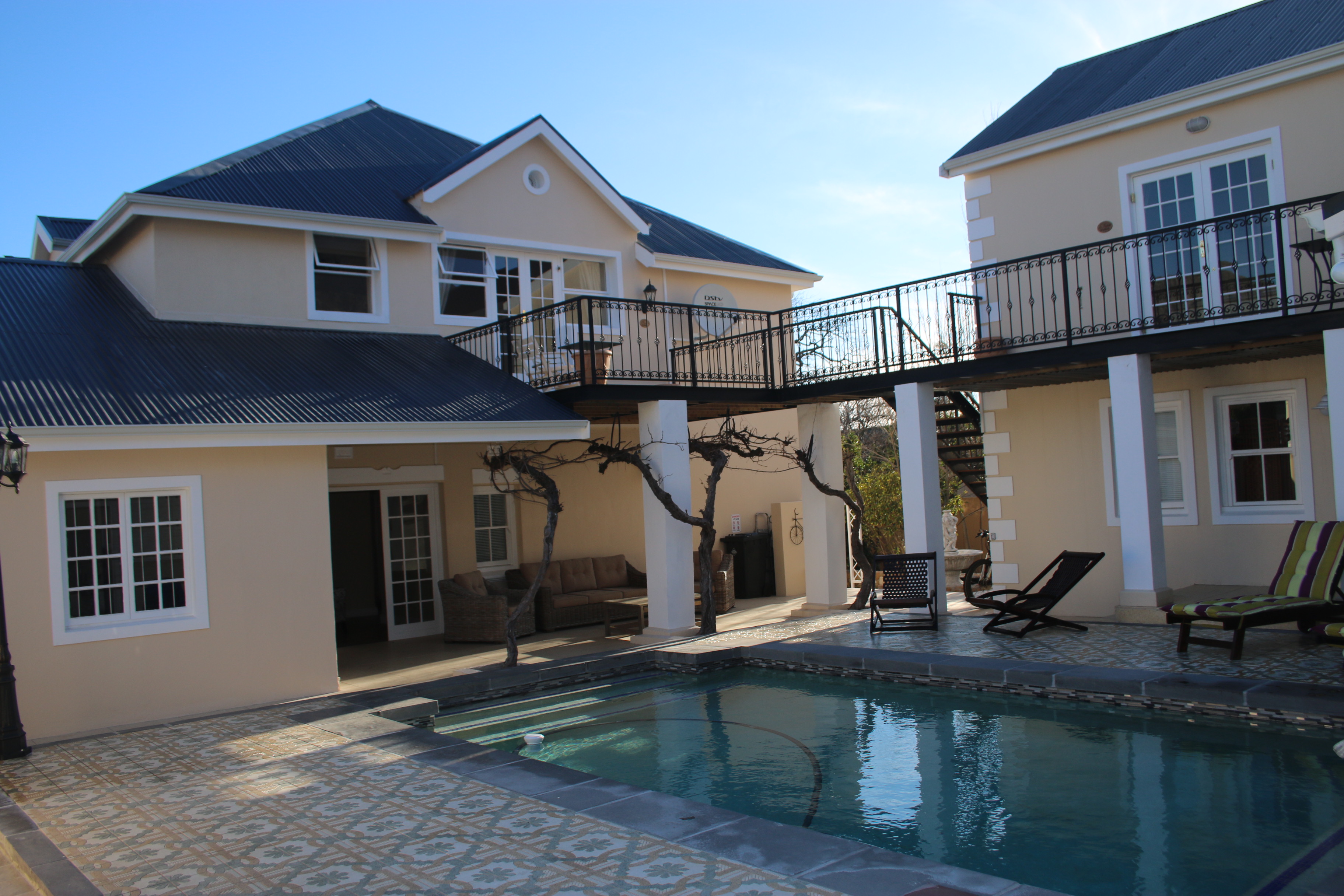 Le Petit Paris, South Africa Timbuktu Travel